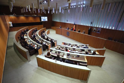 Ampli acord dels grups parlamentaris pel Projecte de llei de la llengua pròpia i oficial