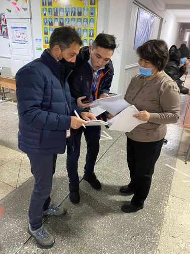 López exerceix com a observador electoral als comicis del Kirguizistan