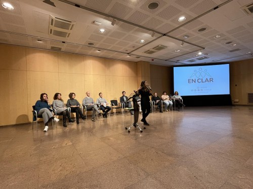 Enclar s’allunyarà de la “política de despatx” per- què la veu de la gent arribi al Comú